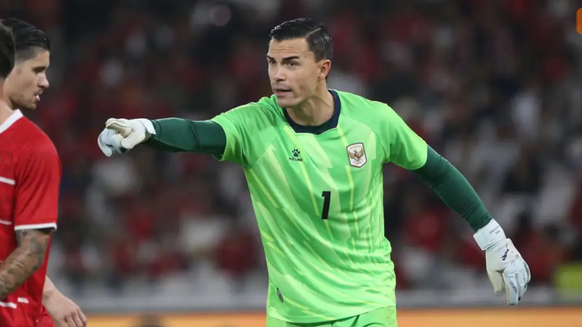 Penjaga gawang Timnas Indonesia, Emil Audero Mulyadi, melakukan penyelamatan saat menghadapi Oman pada laga FIFA Matchday di Stadion Utama Gelora Bung Karno, Jakarta, Jumat (5/6/2026).&nbsp;