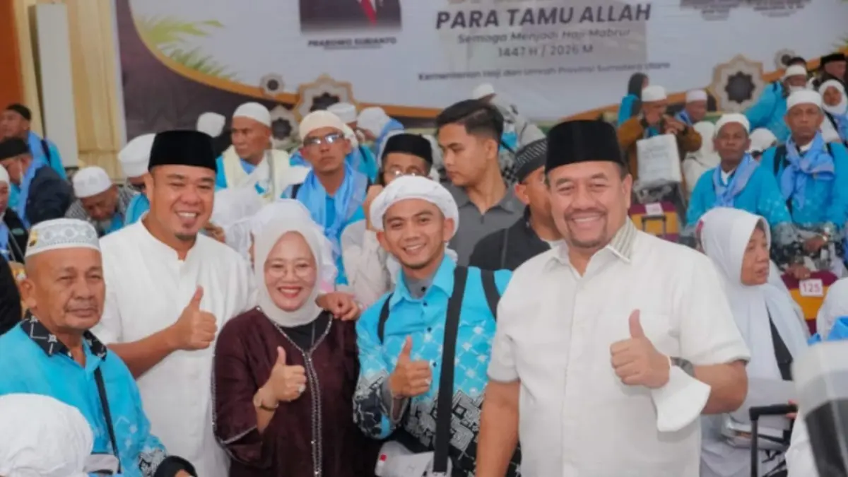 Pemkab Batu Bara menyambut kepulangan 187 jemaah haji Kloter 4 asal Kabupaten Batu Bara di Asrama Haji Medan, Jumat (5/6/2026) malam.