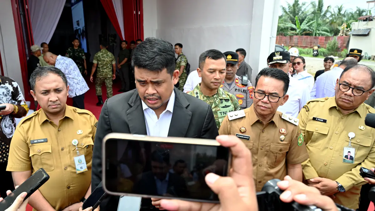 Gubernur Sumut Muhammad Bobby Afif Nasution bersama Forkopimda mengikuti peresmian operasional 1.061 Koperasi Desa/Kelurahan Merah Putih secara virtual dari KMP Tanjung Selamat, Kecamatan Medan Tuntungan, baru-baru ini. (Foto: Diskominfo Sumut)