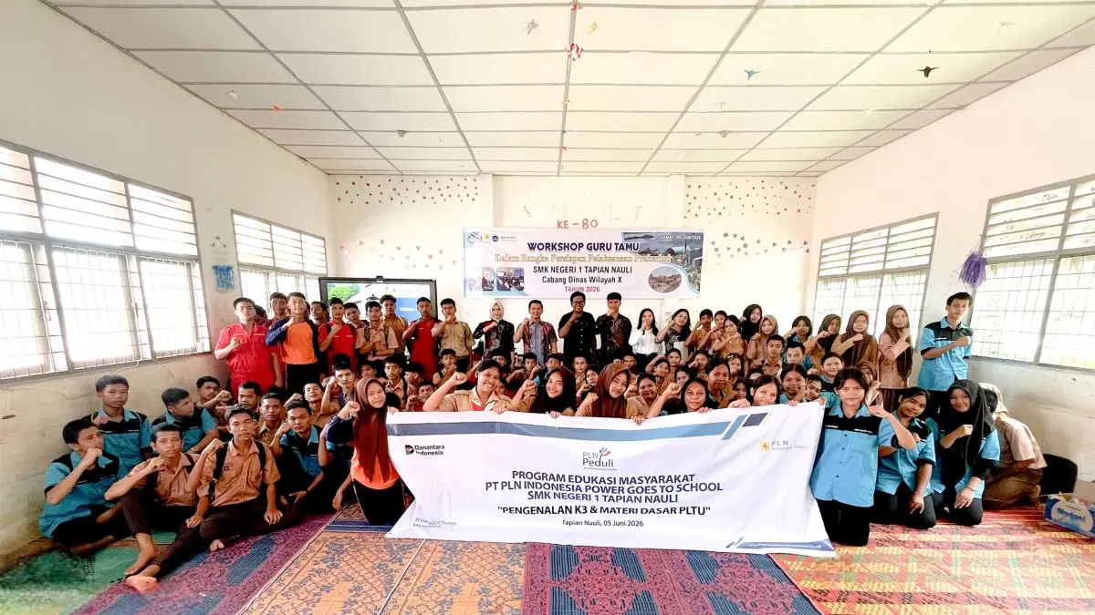 PLN Indonesia Power UBP Labuhan Angin menggelar kegiatan PLN Mengajar di SMKN 1 Tapian Nauli, Kabupaten Tapteng. (Darwis Halawa & Humas UBP Labuhan Angin/MetroDaily)