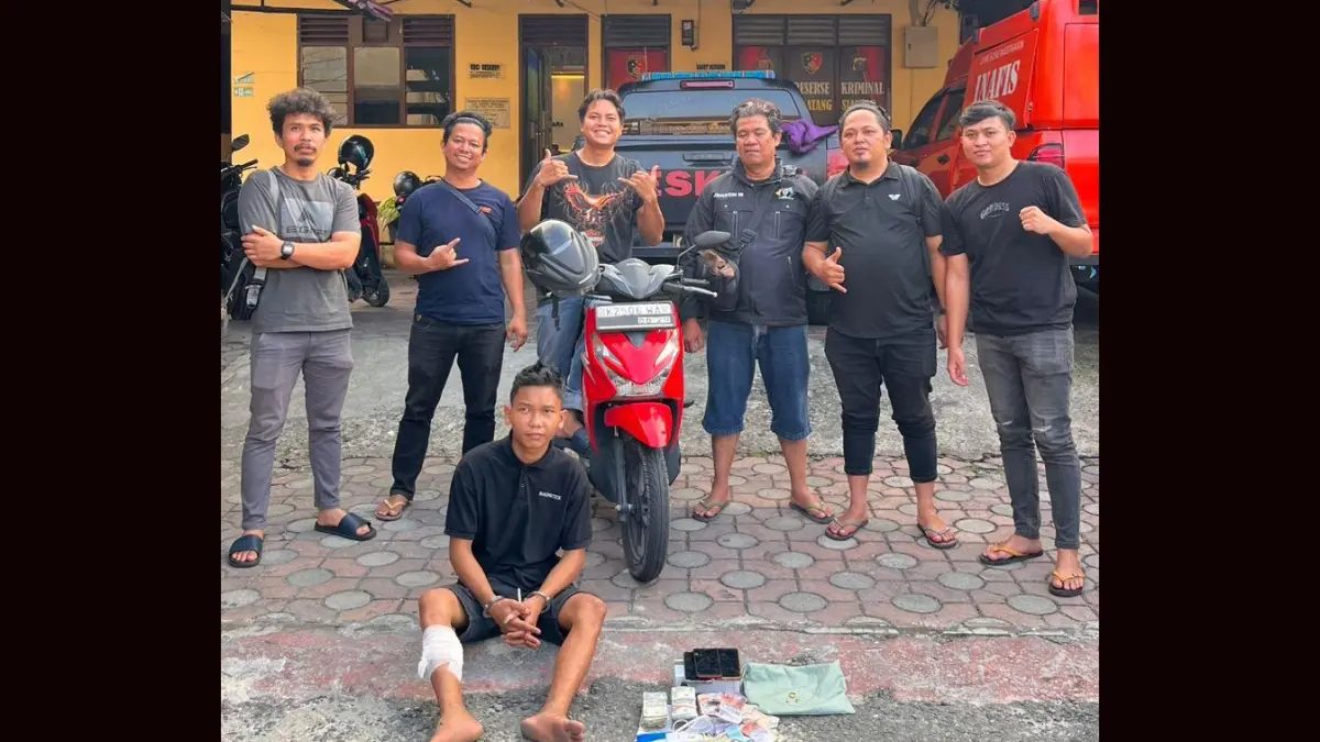  Rifael Simanjuntak (20) diamankan personel Satreskrim Polres Pematangsiantar setelah diduga merampok dan membunuh pemilik warung kelontong, Rismaida Siahaan (53), di Kelurahan Simarimbun, Kota Pematangsiantar. 