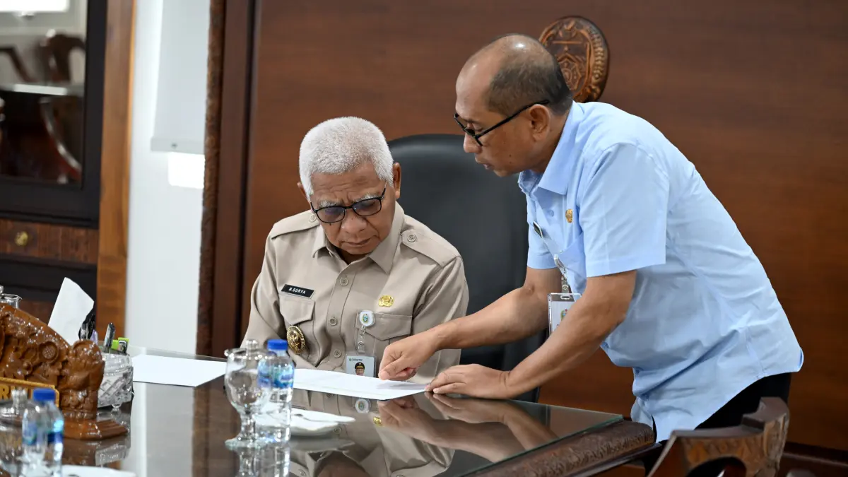 Wakil Gubernur Sumut Surya mengikuti penyerahan bantuan sapi kurban Presiden RI untuk Iduladha 1447 H/2026 secara virtual dari Kantor Gubernur Sumut di Medan, Selasa (26/5/2026). (Diskominfo Sumut)