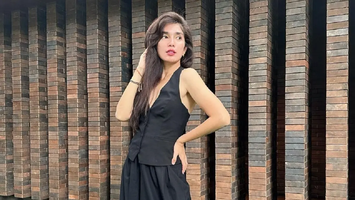 Artis dan presenter Ussy Sulistiawaty mengaku kapok meminjamkan uang setelah mengalami kerugian hingga Rp100 juta yang belum dibayar selama 15 tahun.