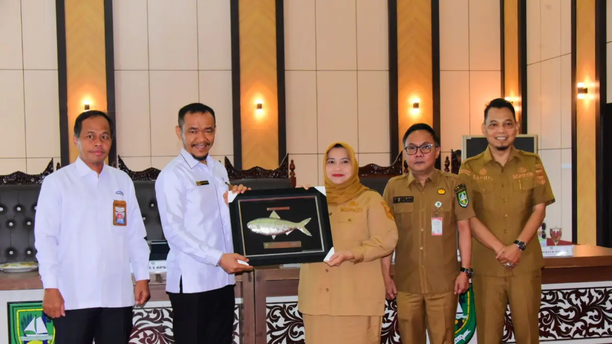  Bupati Bengkalis Kasmarni membuka kegiatan Asistensi Peningkatan Efektivitas Pengendalian Korupsi (IEPK) Tahun 2026 bersama BPKP Provinsi Riau di Ruang Rapat Dang Merdu Kantor Bupati Bengkalis, Senin (8/6/2026). 