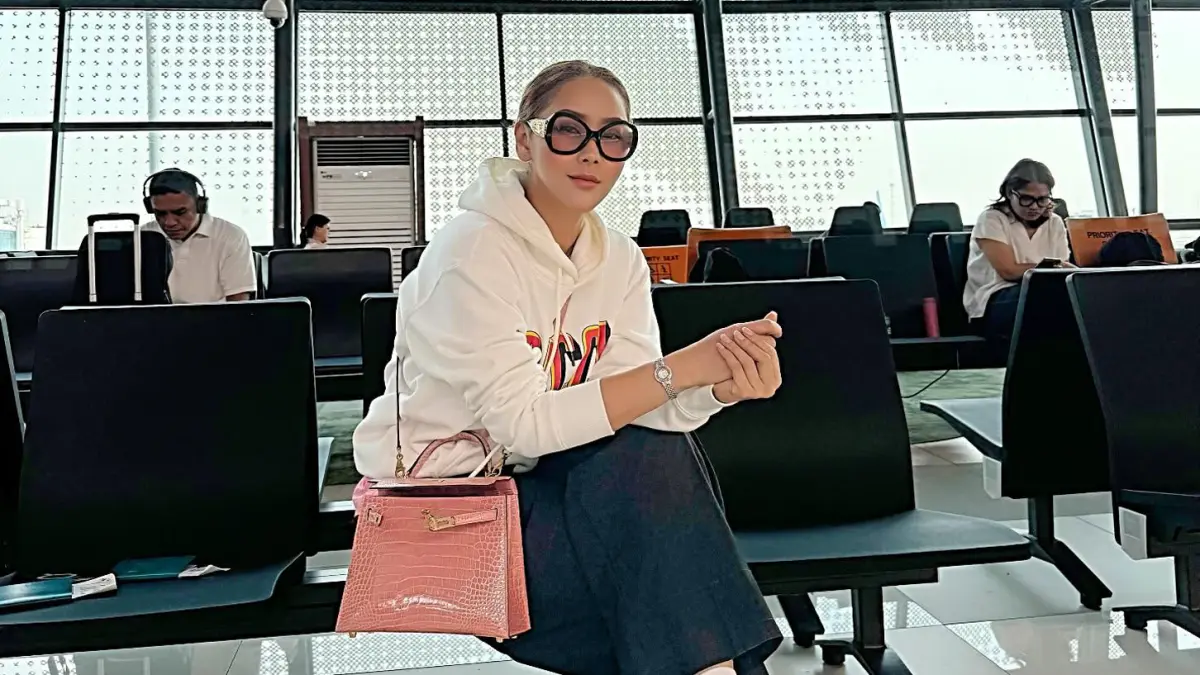  Inul Daratista memberikan klarifikasi setelah dituding gila hormat akibat video petugas KAI yang melayaninya dengan posisi jongkok. 
