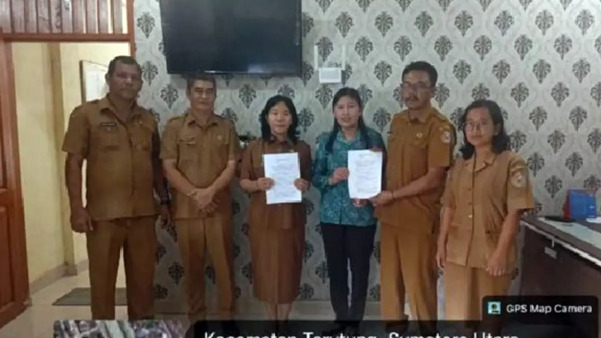Kominfo Taput menandatangani PKS dengan Pemerintah Desa Pancurnapitu untuk penguatan digitalisasi UMKM dan promosi ulos.