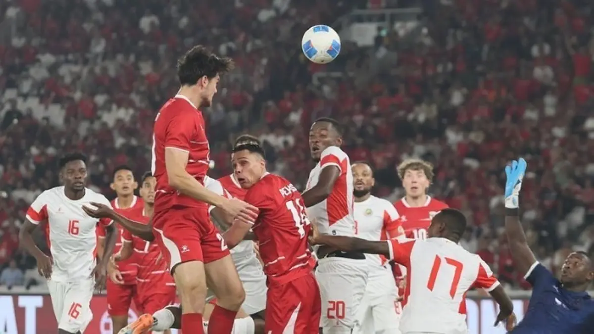 Pemain Timnas Indonesia berduel dengan pemain Mozambik dalam laga FIFA Matchday di SUGBK. Garuda tampil dominan dan meraih kemenangan tipis 1-0.
