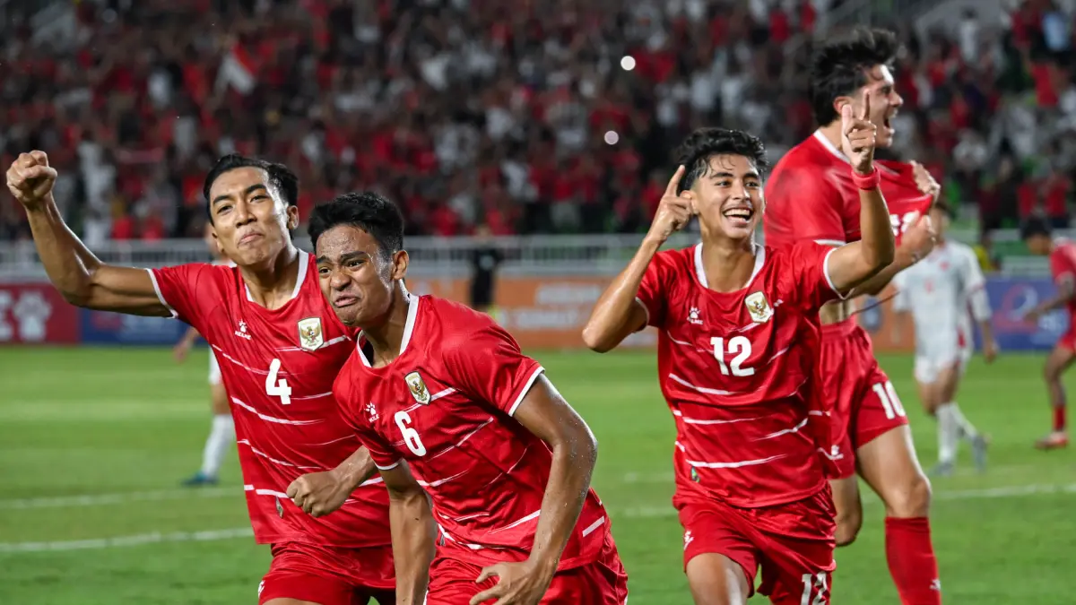Pemain Timnas Indonesia U-19 merayakan kemenangan pada fase grup Piala AFF U-19 2026. Garuda Muda akan menghadapi Australia di semifinal yang berlangsung di Stadion Utama Sumatra Utara, Kamis (11/6/2026).