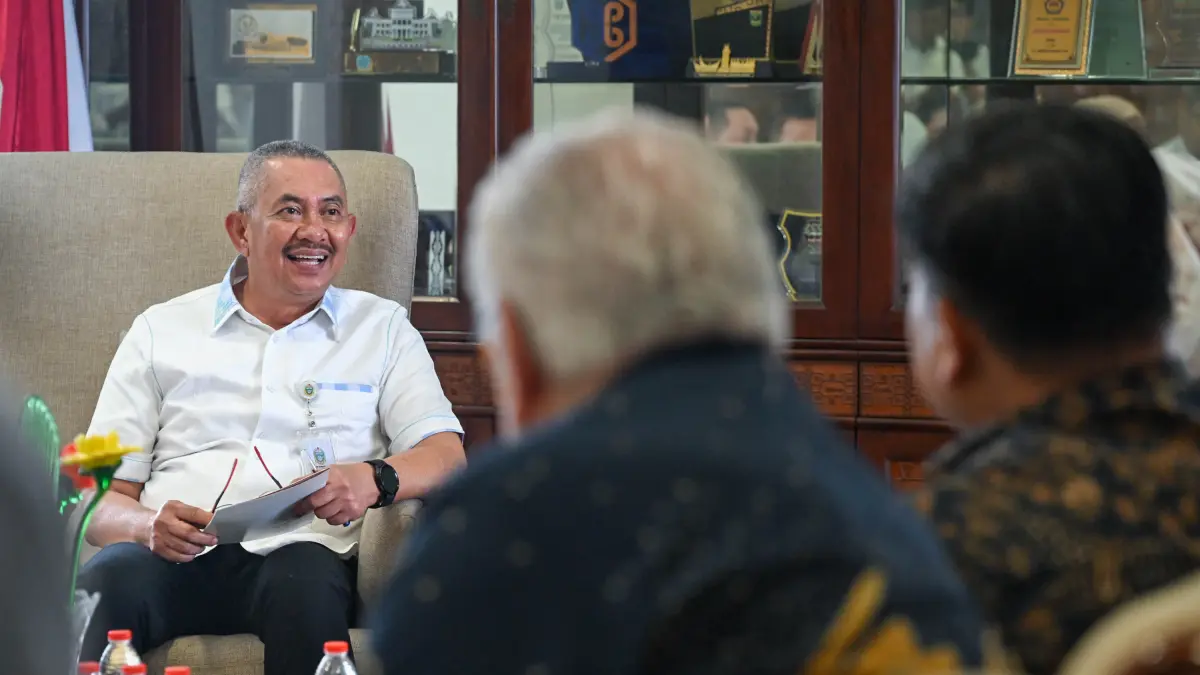 Penjabat Sekretaris Daerah Provinsi Sumatera Utara, Sulaiman Harahap, menerima kunjungan Tim Koordinator Strategis Proyek MASTRANS di Kantor Gubernur Sumut, Medan, Rabu (10/6/2026).