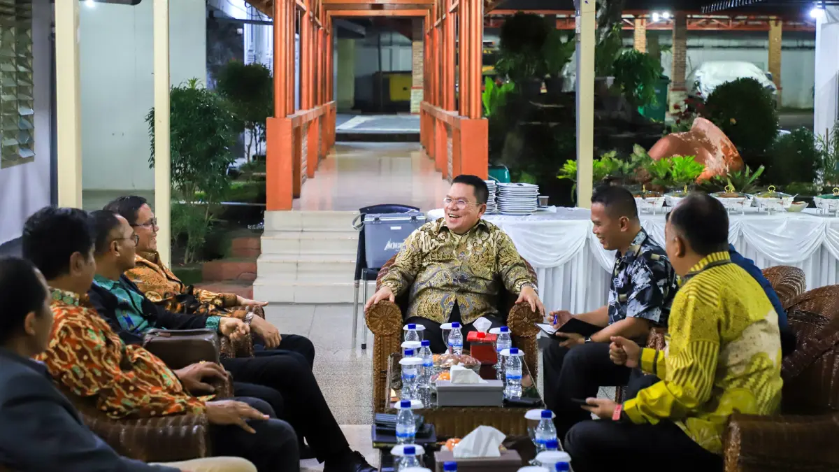  Wali Kota Pematangsiantar Wesly Silalahi menerima pengurus Pusat Gereja Pentakosta Indonesia (GPI) dalam pertemuan di rumah dinas wali kota, Jalan MH Sitorus, Senin (8/6/2026). 