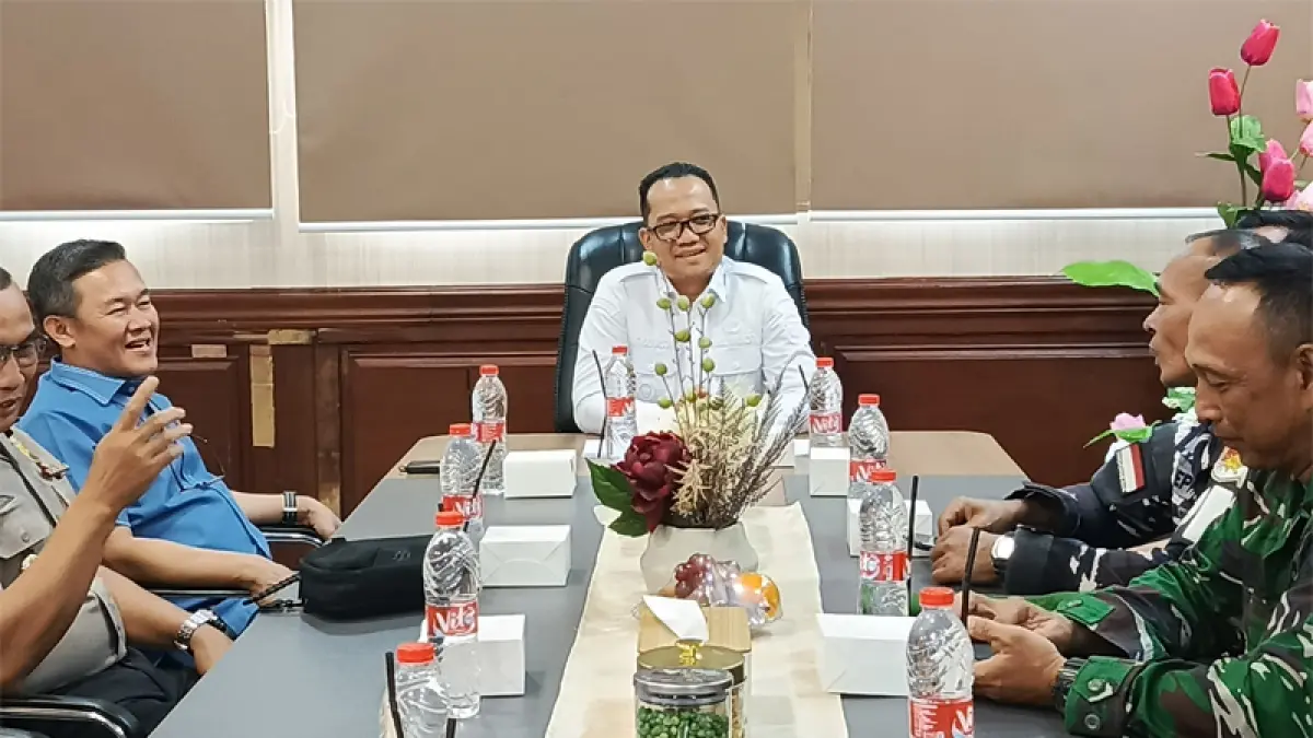 Plh. Wali Kota Tanjungbalai Muhammad Fadly Abdina dengan unsur Forkopimda.