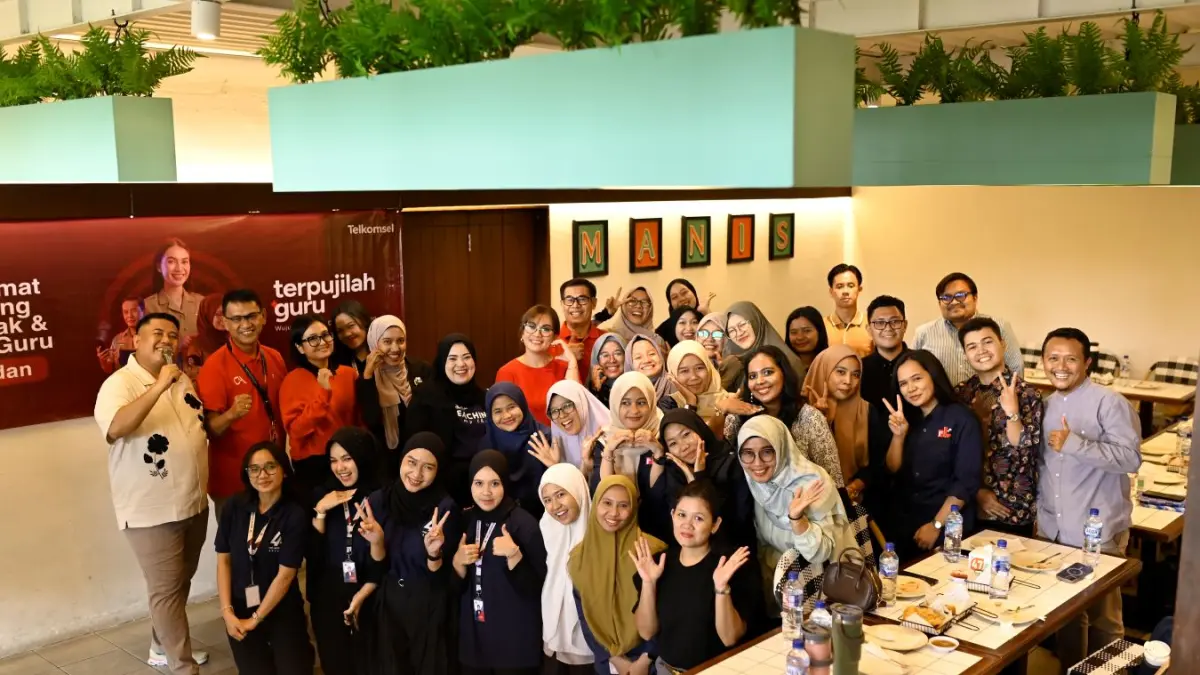 Telkomsel meluncurkan Terpujilah GURU yang melakukan roadshow ke Kota Medan, berkolaborasi dengan komunitas The Language Access, untuk memberikan pelatihan dan pengembangan kompetensi bagi tenaga pendidik.