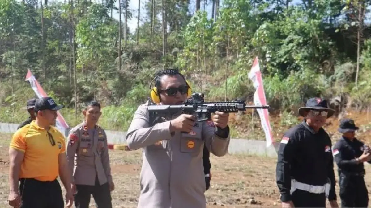 AKBP Yon Edi Winara Buka Kejuaraan Menembak Kapolres Tapsel Cup dalam rangka Hari Bhayangkara ke-80 Tahun 2026 di Markas Yon C Brimob Polda Sumatera Utara.