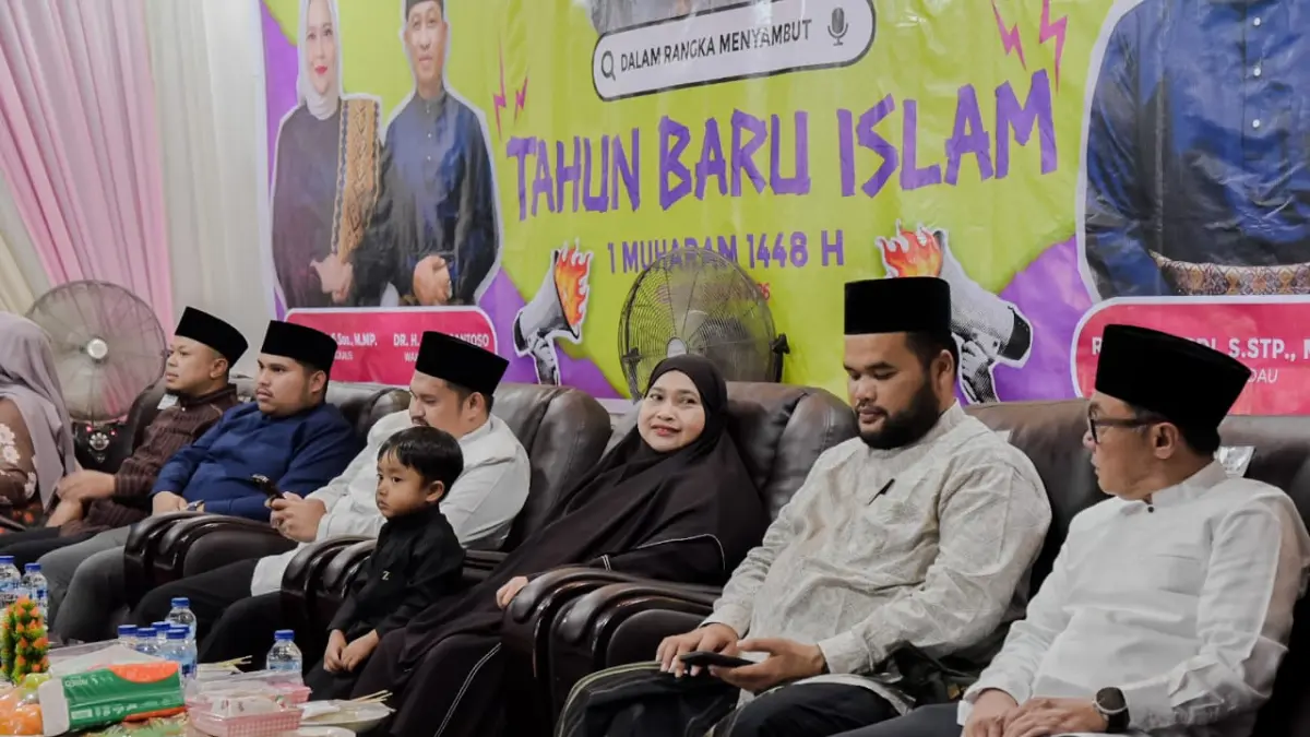 Bupati Bengkalis Kasmarni menghadiri Tabligh Akbar menyambut Tahun Baru Islam 1 Muharram 1448 Hijriah di halaman Kantor Camat Mandau, Selasa (16/6/2026), sekaligus mengajak masyarakat memperkuat semangat hijrah dan kebersamaan dalam membangun daerah.