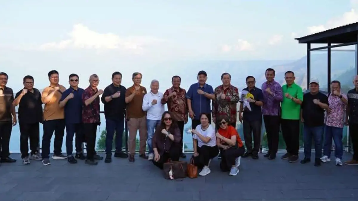 Bupati Karo Brigjen Pol (Purn) Dr. dr. Antonius Ginting, Sp.OG., M.Kes., mendampingi investor dan perwakilan Full Gospel Business Men
