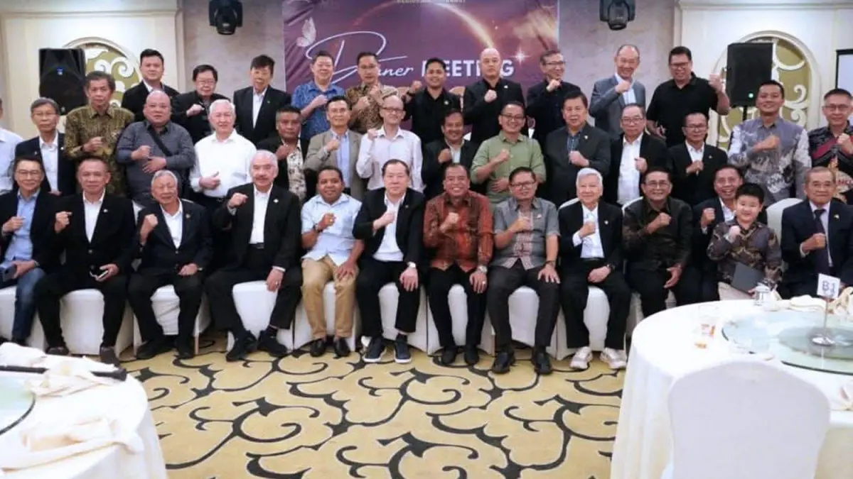 Bupati Karo Brigjen Pol (Purn) Dr. dr. Antonius Ginting, Sp.OG., M.Kes., menyampaikan paparan mengenai potensi investasi wellness tourism dan medical tourism Kabupaten Karo pada National Airlift to Regional Sumbagut Outreach Dinner Meeting