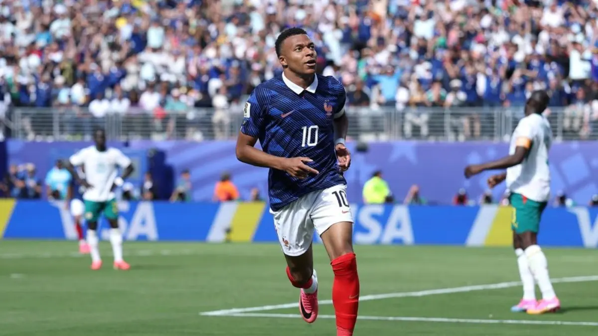 Les Bleus menang meyakinkan 3-1 atas Senegal.
