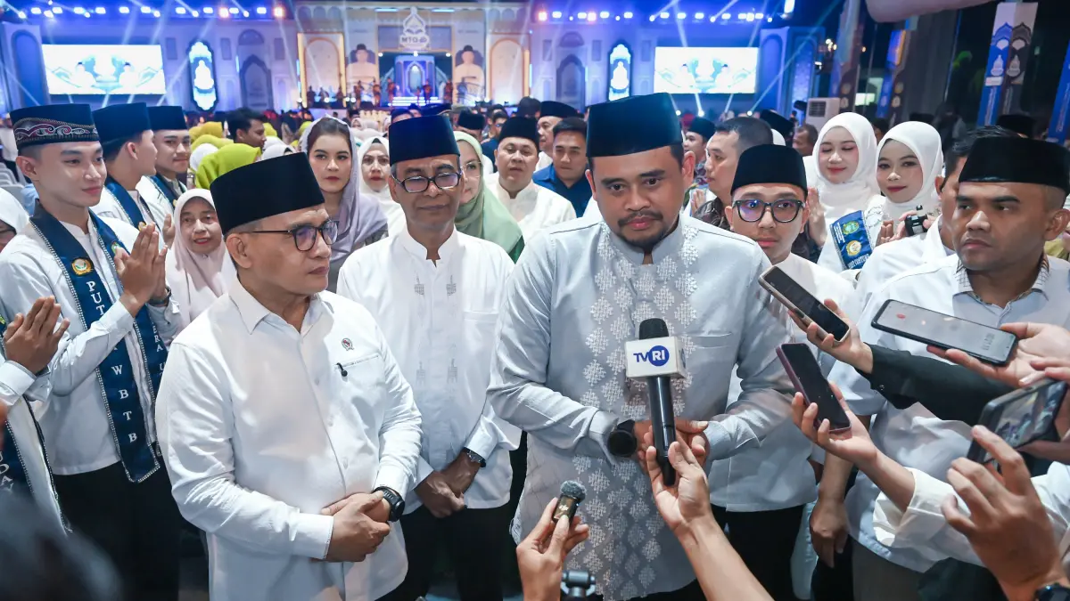 Gubernur Sumatera Utara Muhammad Bobby Afif Nasution bersama Wakil Gubernur Surya menghadiri pembukaan Musabaqah Tilawatil Quran (MTQ) ke-40 Tingkat Provinsi Sumatera Utara di Lapangan Astaka, Jalan Willem Iskandar, Kabupaten Deliserdang, Senin (15/6/2026) malam. (Foto: Diskominfo Sumut/Imam Syahputra)