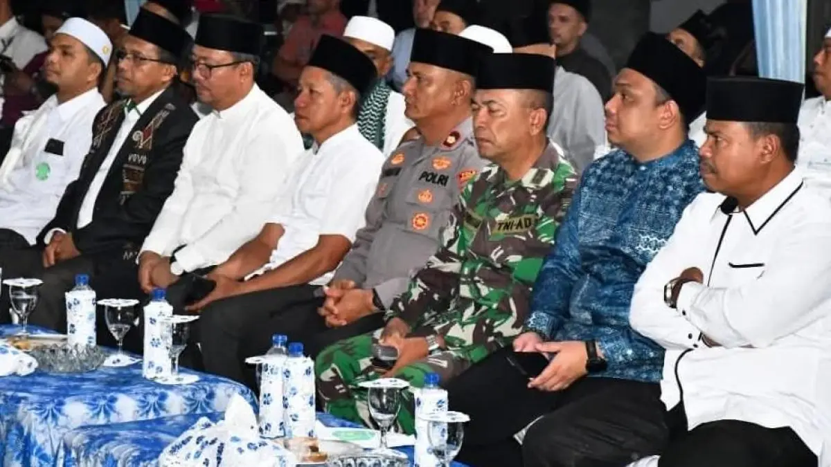 Wakil Wali Kota Padangsidimpuan H. Harry Pahlevi Harahap bersama unsur Forkopimda menyambut kepulangan jemaah haji Kloter 12 Debarkasi Medan di Pendopo Kantor Wali Kota Padangsidimpuan, Senin (15/6/2026) malam