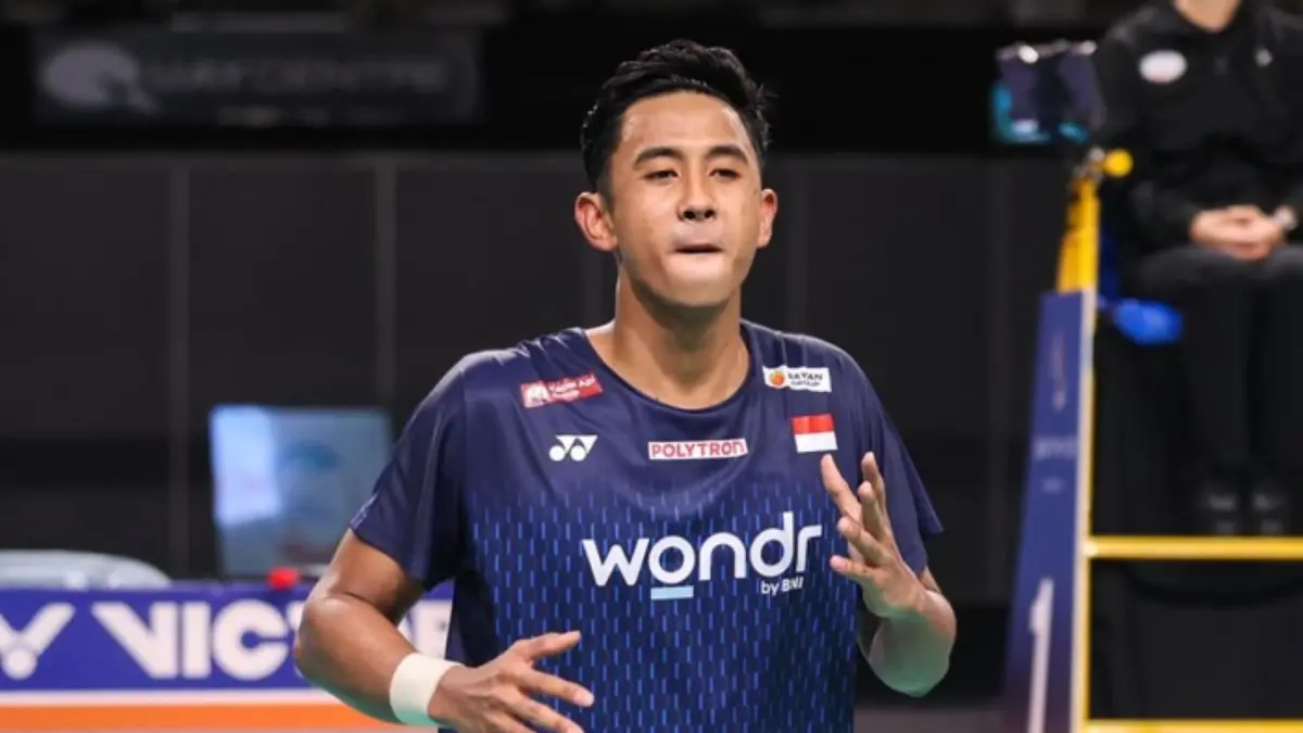 Alwi Farhan merayakan gelar juara Australian Open 2026 yang mengantarkannya menembus peringkat 10 dunia BWF untuk pertama kali.