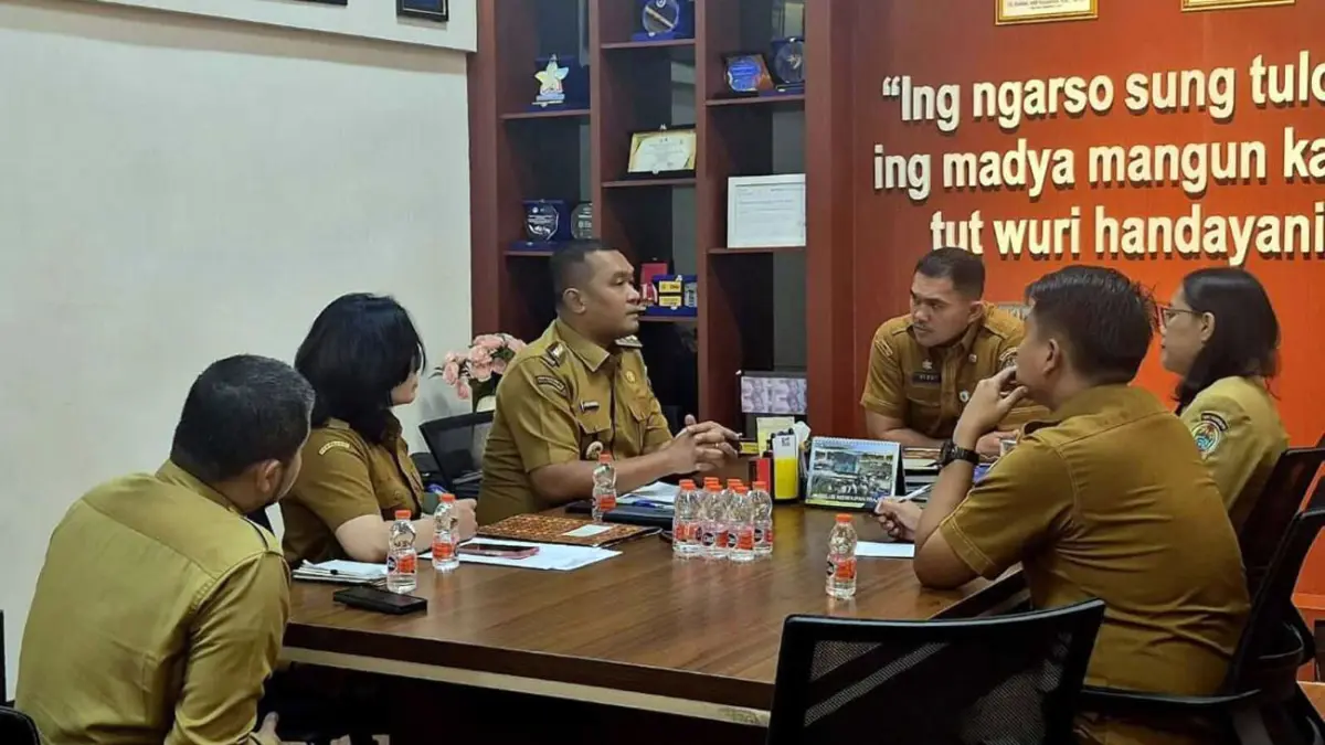 Bupati Toba Effendi Sintong P. Napitupulu melakukan audiensi dengan Kepala Dinas Pendidikan Provinsi Sumatera Utara Alexander Sinulingga di Medan. Pertemuan membahas usulan pembangunan dua SMA Negeri baru di Kecamatan Porsea dan Balige.