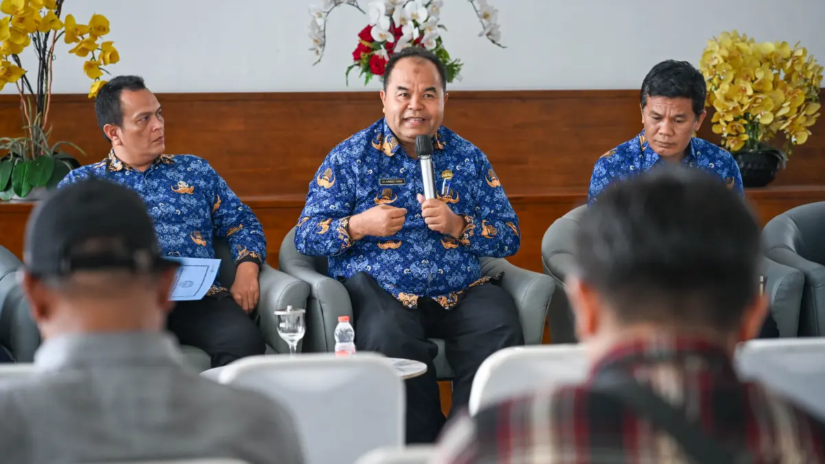Kabag Kerjasama Biro Pemerintahan dan Otonomi Daerah Setdaprov Sumut Ahmad Yamin menyampaikan rencana usulan produk dan layanan halal dalam blueprint IMT-GT 32 pada konferensi pers di Kantor Gubernur Sumut, Medan. (Foto: Diskominfo Sumut)