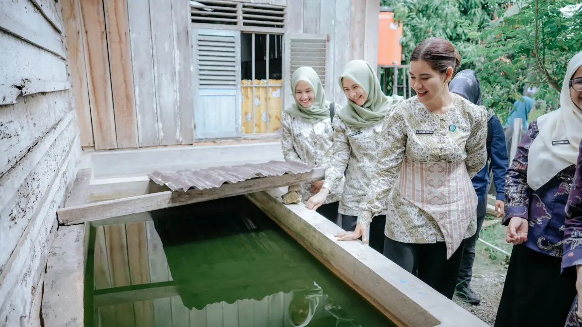 Ketua TP PKK Sumut Kahiyang Ayu melakukan monitoring Hari Kesatuan Gerak (HKG) PKK Provinsi Sumut Tahun 2026 di Kelurahan Rantau Laban, Kecamatan Rambutan, Kota Tebingtinggi. (Diskominfo Sumut)