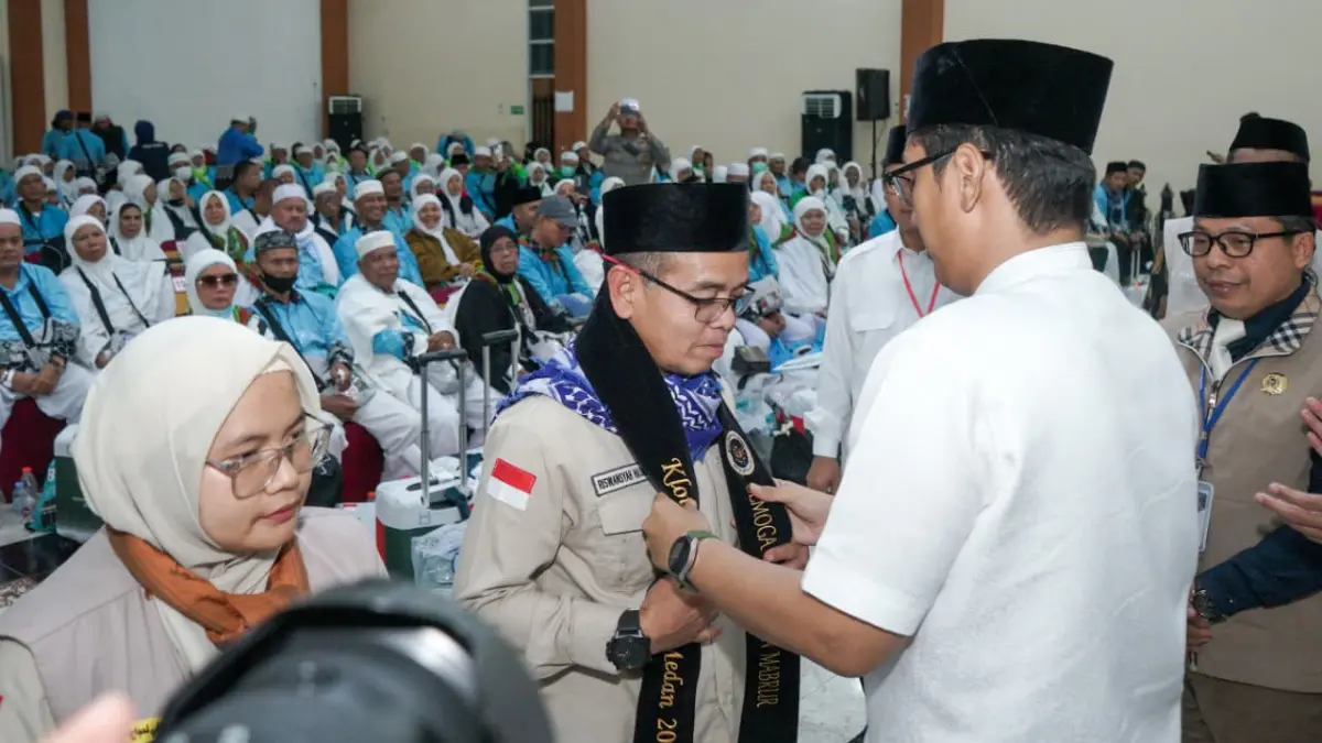 Wali Kota Medan Rico Tri Putra Bayu Waas didampingi Wakil Wali Kota H. Zakiyuddin Harahap menyambut kepulangan jemaah haji Kloter 14 asal Kota Medan di Asrama Haji Medan.