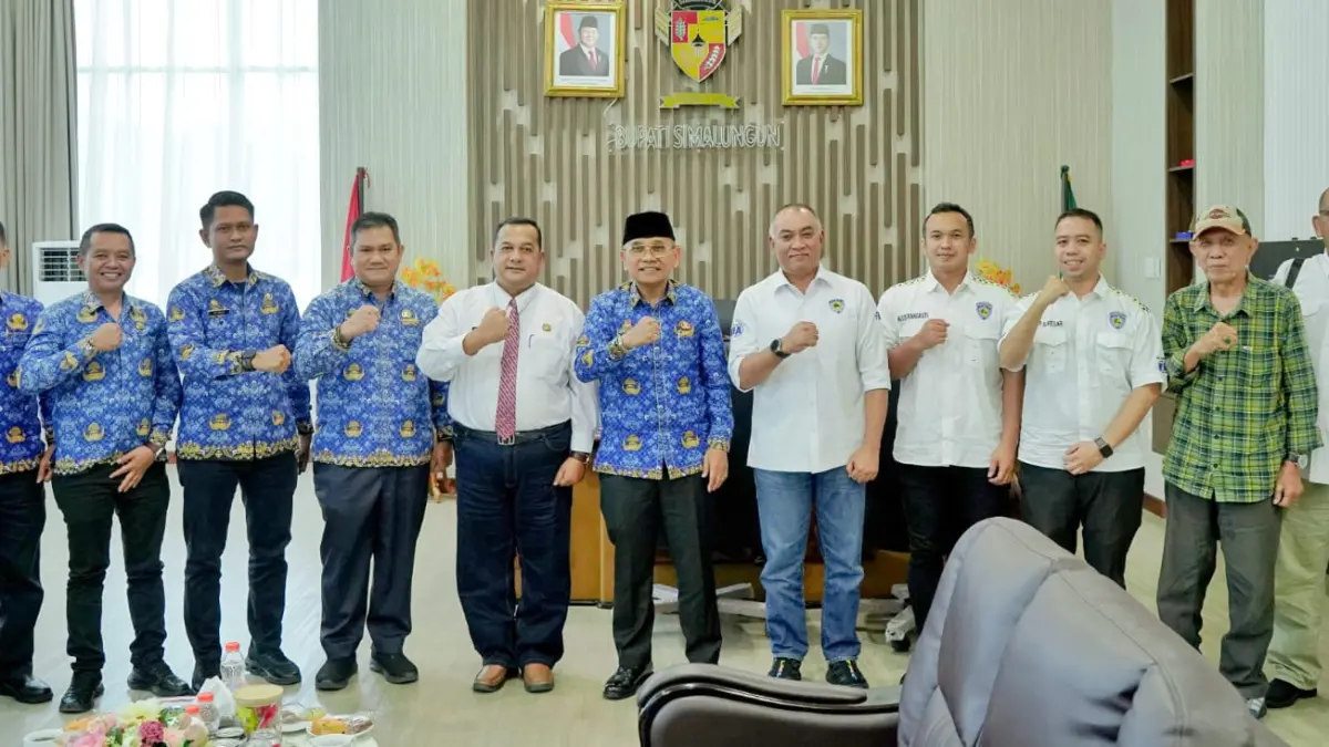 Bupati Simalungun Anton Achmad Saragih menerima audiensi pengurus IMI Sumut di Kantor Bupati Simalungun, Pamatang Raya, Rabu (17/6).