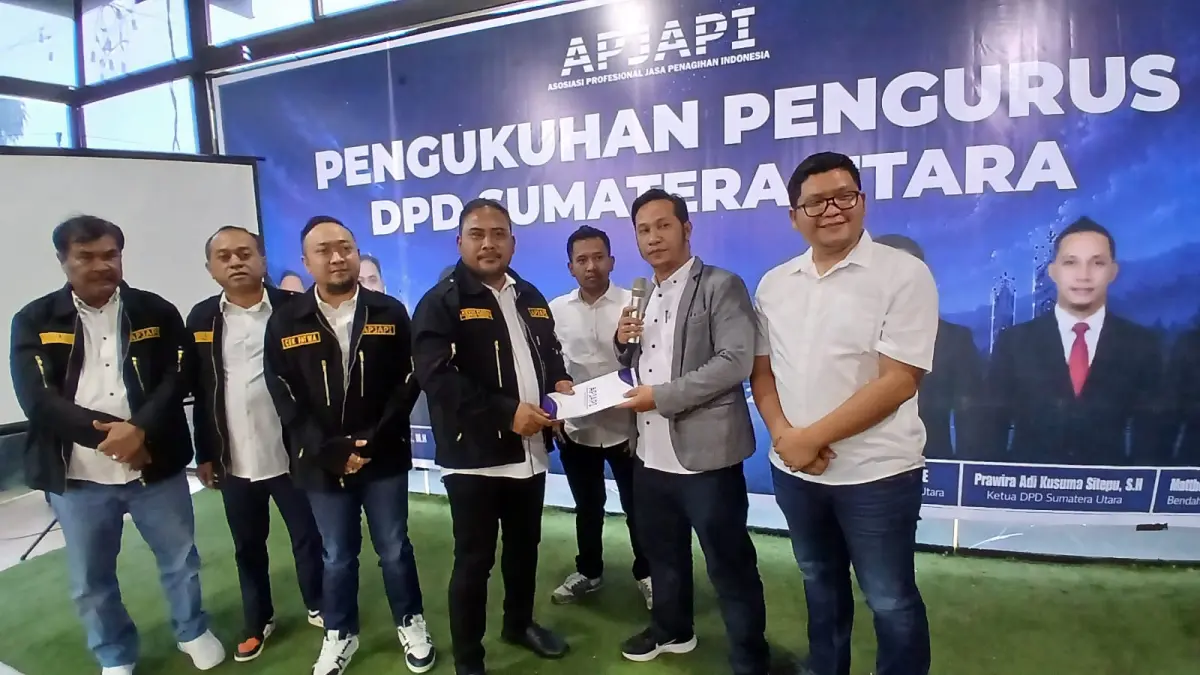 Ketua Umum APJAPI Kevin Agatha Purba bersama jajaran pengurus DPD APJAPI Sumatera Utara usai pelantikan dan pengukuhan di Medan, Jumat (19/6/2026).