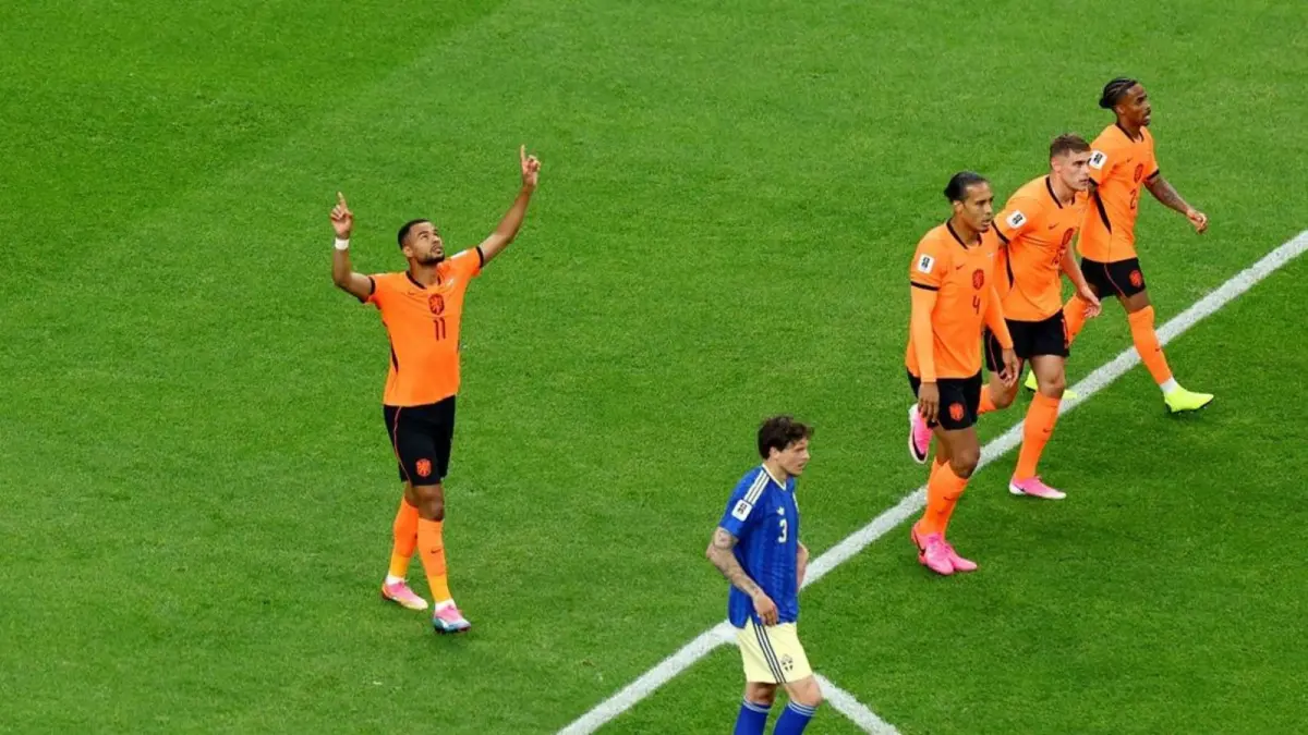 Belanda dengan empat poin memuncaki Grup F, unggul satu poin dari Swedia di posisi kedua.