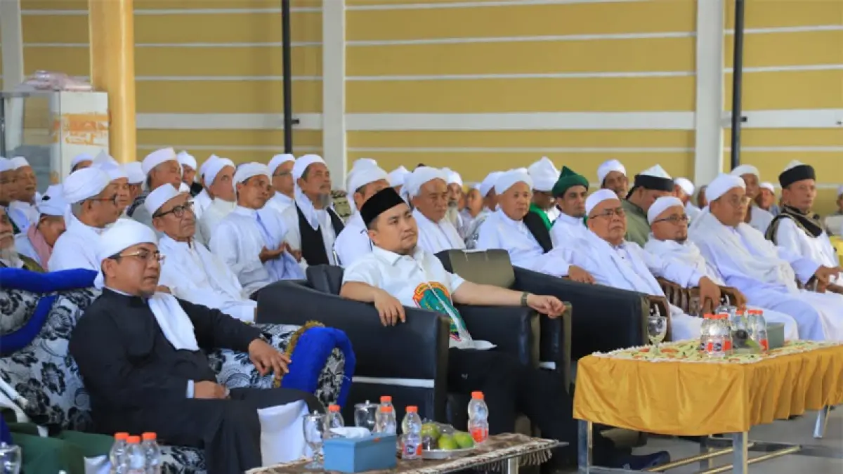 Bupati Labuhanbatu Utara, Dr. H. Hendri Yanto Sitorus saat menghadiri acara Silaturahim Mursyid Tarekat Naqsyabandiyah se-Labuhanbatu Raya.