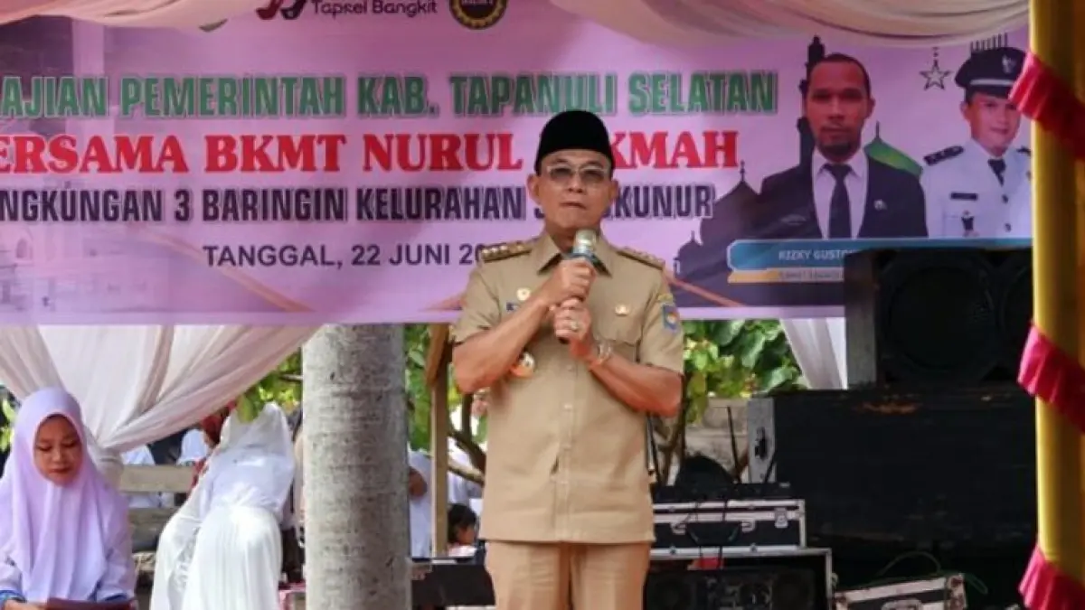 Bupati Tapsel H.Gus Irawan Pasaribu bersama Ketua TP PKK Tapsel, Anggota DPRD Tapsel, hadiri pengajian Akbar BKMT.