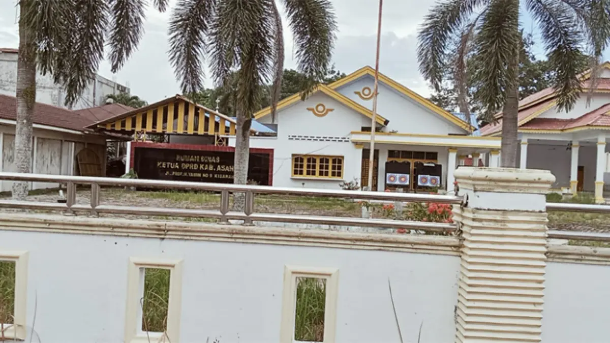 Rumah dinas Ketua DPRD Kabupaten Asahan.