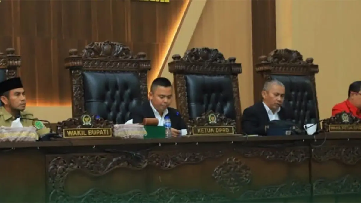 Wakil Bupati Labuhanbatu Utara Dr. H. Samsul Tanjung dan para pimpinan DPRD Labura.