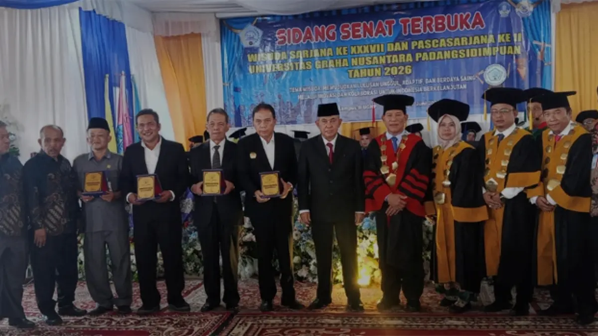 285 mahasiswa Universitas Graha Nusantara (UGN) Padangsidimpuan resmi di Wisuda ke-XXXVII Program Sarjana dan Pascasarjana yang digelar di Aula Kampus II UGN.