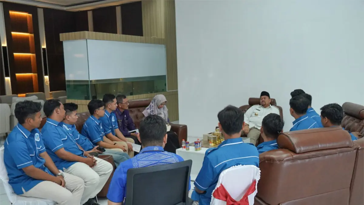 Bupati Batu Bara Dr H Baharuddin Siagian bersama Pengurus Gerakan Ekonomi Kreatif Nasional (GEKRAFS) Kabupaten Batu Bara.