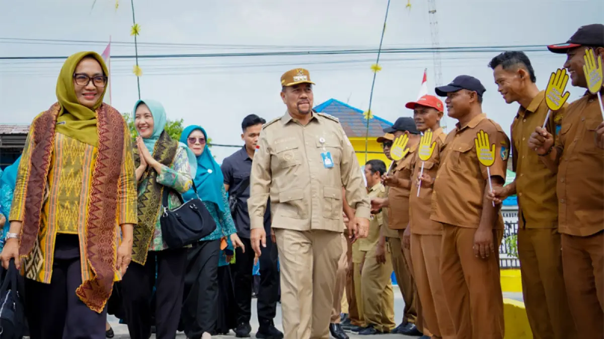 Bupati Batu Bara, Dr H Baharuddin Siagian, bersama Ketua TP PKK Batubara menyambut Tim Monitoring TP PKK Provinsi Sumatera Utara di Desa Tanjung Mulya, Kecamatan Air Putih.