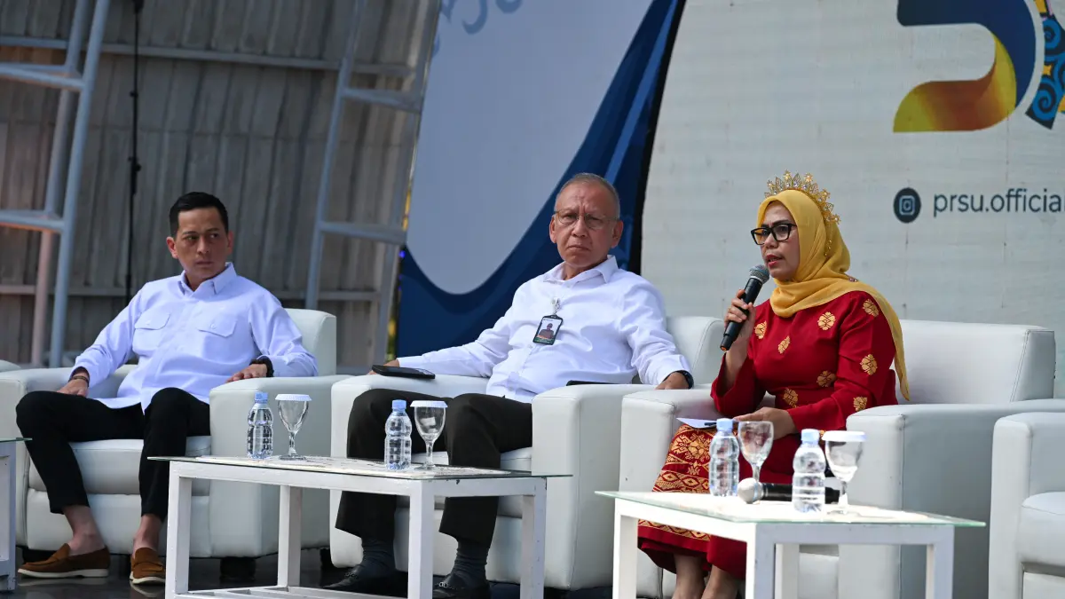 Direktur Utama PT Pembangunan Prasarana Sumatera Utara (PPSU) Ferry Indra bersama jajaran panitia menyampaikan paparan pada konferensi pers persiapan Pekan Raya Sumatera Utara (PRSU) ke-50 di Panggung Keong, Kompleks PRSU, Jalan Gatot Subroto, Medan, Rabu (1/7/2026). 