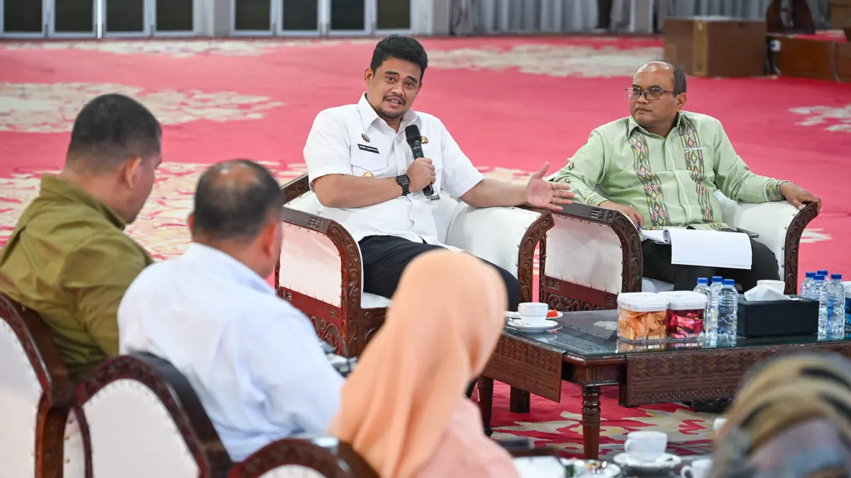 Gubernur Sumatera Utara Muhammad Bobby Afif Nasution menerima audiensi Wali Kota Padangsidimpuan Letnan Dalimunthe di Aula Tengku Rizal Nurdin, Rumah Dinas Gubernur Sumut, Jalan Jenderal Sudirman Nomor 41, Medan, Selasa (23/6/2026).