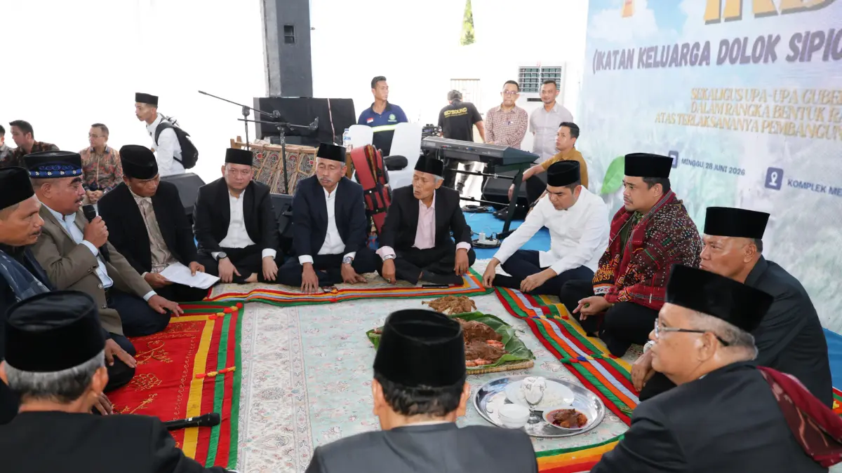  Gubernur Sumatera Utara Muhammad Bobby Afif Nasution menghadiri pengajian dan silaturahmi bersama Ikatan Keluarga Dolok Sipiongot dan Sekitarnya (IKDS) di Jalan Menteng Indah, Medan Denai, Minggu (28/6/2026). 