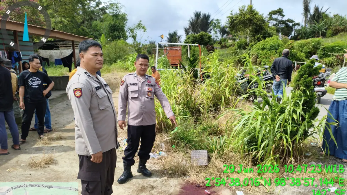  Lokasi di Dusun Simpang Sipinggan, Kabupaten Simalungun, tempat NJT (34) ditemukan terkapar bersimbah darah usai diduga dianiaya suaminya. Polisi mengamankan pelaku beserta barang bukti berupa pisau dan martil. 