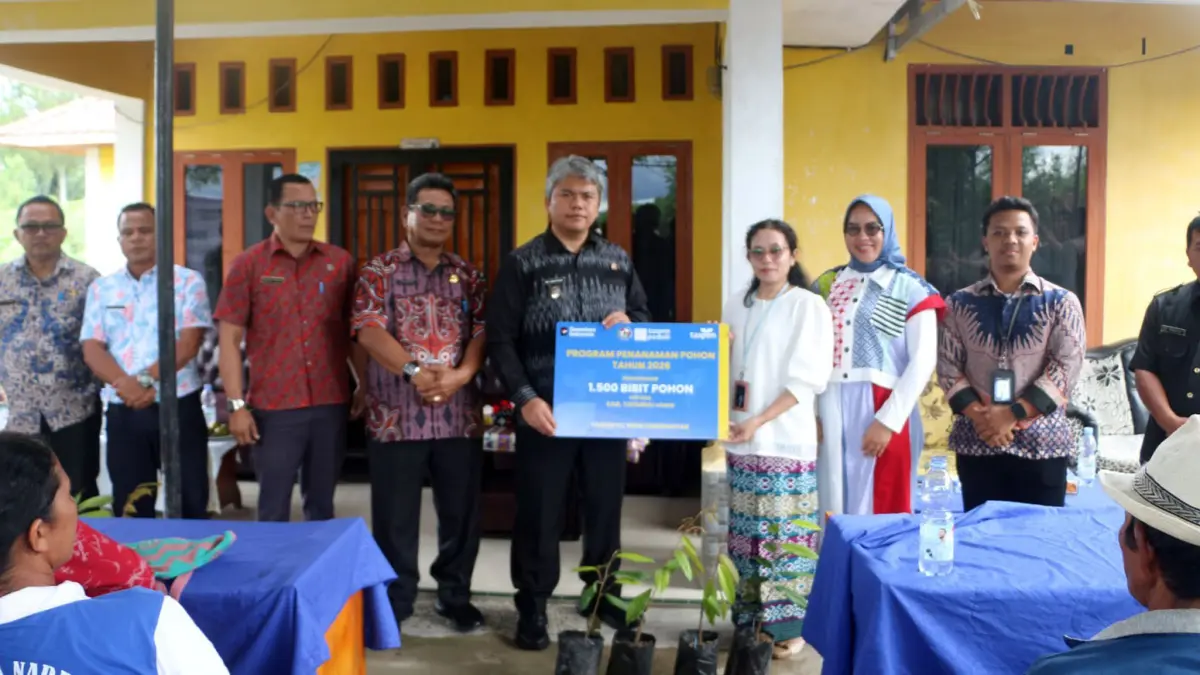 Perwakilan PT TASPEN (Persero) Kantor Cabang Pematangsiantar menyerahkan bantuan 3.000 bibit durian Musang King kepada Pemerintah Kabupaten Tapanuli Tengah dan Tapanuli Utara sebagai bagian dari program Tanggung Jawab Sosial dan Lingkungan (TJSL).
