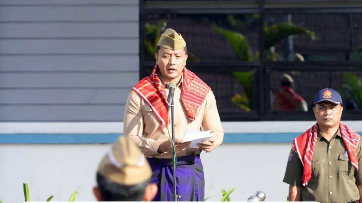 Sekretaris Daerah Kabupaten Karo Gelora Kurnia Putra Ginting memimpin Apel Peringatan Hari Keluarga Nasional (HARGANAS) ke-33 di Halaman Kantor Bupati Karo, Senin (29/6/2026), mewakili Bupati Karo.&nbsp;