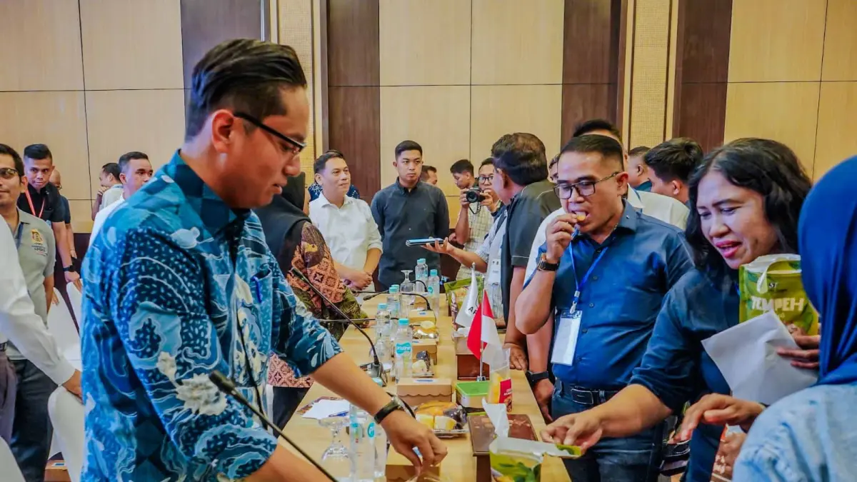 Wali Kota Medan Rico Tri Putra Bayu Waas didampingi jajaran pengurus APEKSI saat konferensi pers Rakernas XVIII APEKSI 2026 di Medan, Selasa (30/6/2026). Rakernas diproyeksikan menggerakkan perputaran ekonomi Kota Medan hingga Rp72,3 miliar.