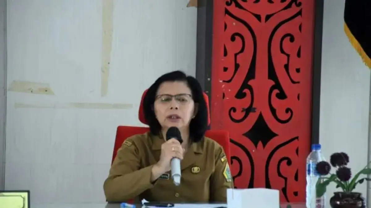 Kepala Dinas Kesehatan Kabupaten Samosir dr. Dina Hutapea memperkenalkan inovasi Jempol PKG untuk memperluas layanan pemeriksaan kesehatan gratis hingga ke pelosok desa.