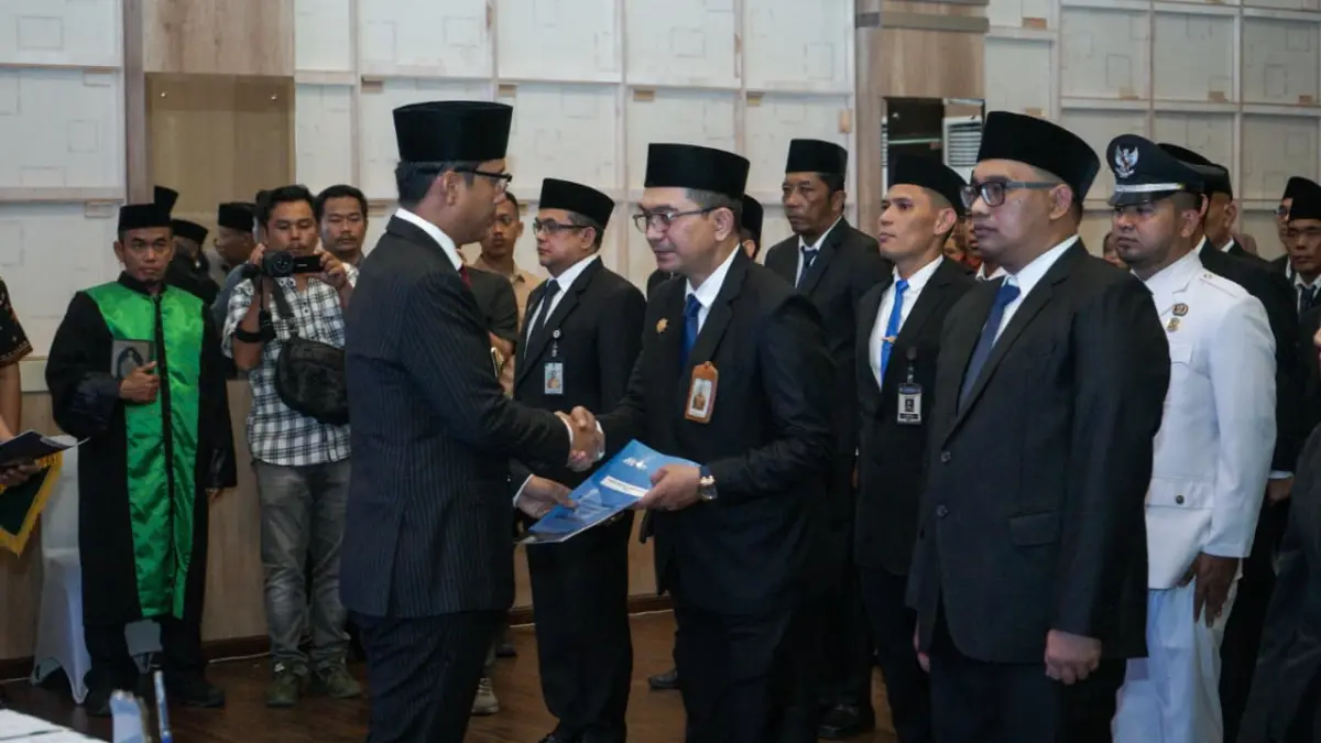 Wali Kota Medan Rico Tri Putra Bayu Waas melantik dan mengambil sumpah jabatan 69 pejabat manajerial di lingkungan Pemerintah Kota Medan di Balai Kota Medan, Kamis (18/6/2026). 