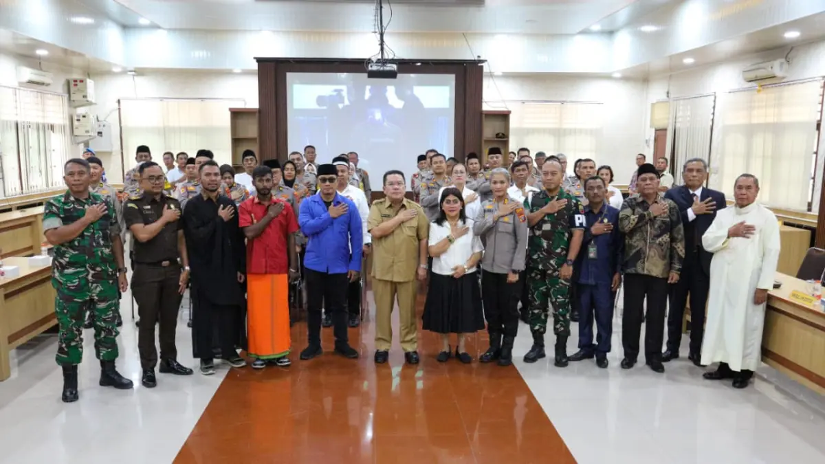 Wali Kota Pematangsiantar Wesly Silalahi bersama Ketua TP PKK Ny. Liswati Wesly Silalahi menghadiri doa bersama lintas agama dalam rangka Hari Bhayangkara ke-80 di Polres Pematangsiantar.