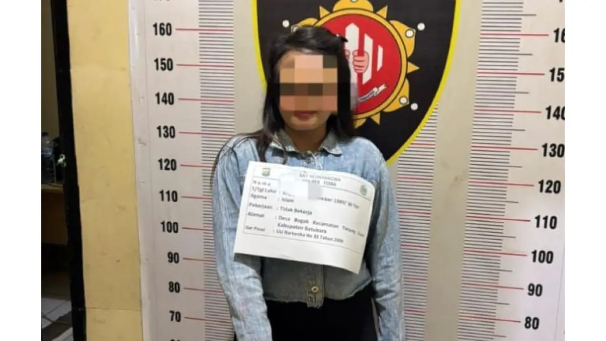 Seorang wanita berinisial M, warga Kabupaten Batubara, diamankan Satresnarkoba Polres Toba karena diduga mengedarkan pil ekstasi di Balige.