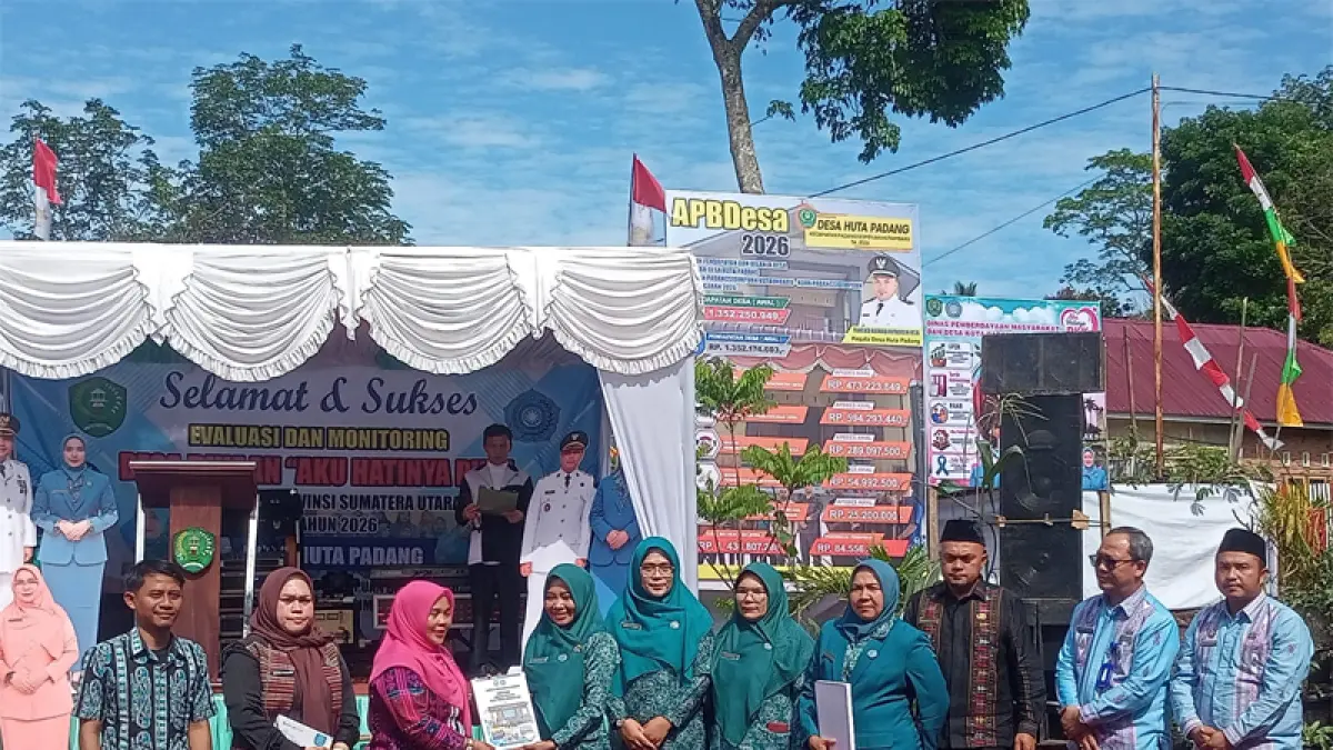 ekda H. Rahmat Marzuki Nasution didampingi Camat P.Sidimpuan Hutaimbaru, Rivaldy Rafsanjani Nasution, sambut kedatangan Tim Evaluasi Monitoring Desa Binaan Program Provinsi Sumut.